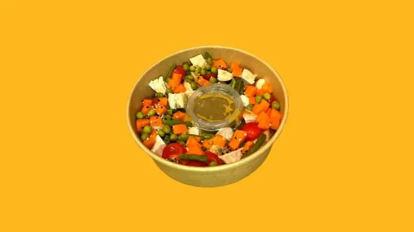 Bowl z kaszą bulgur i wędzonym tofu
