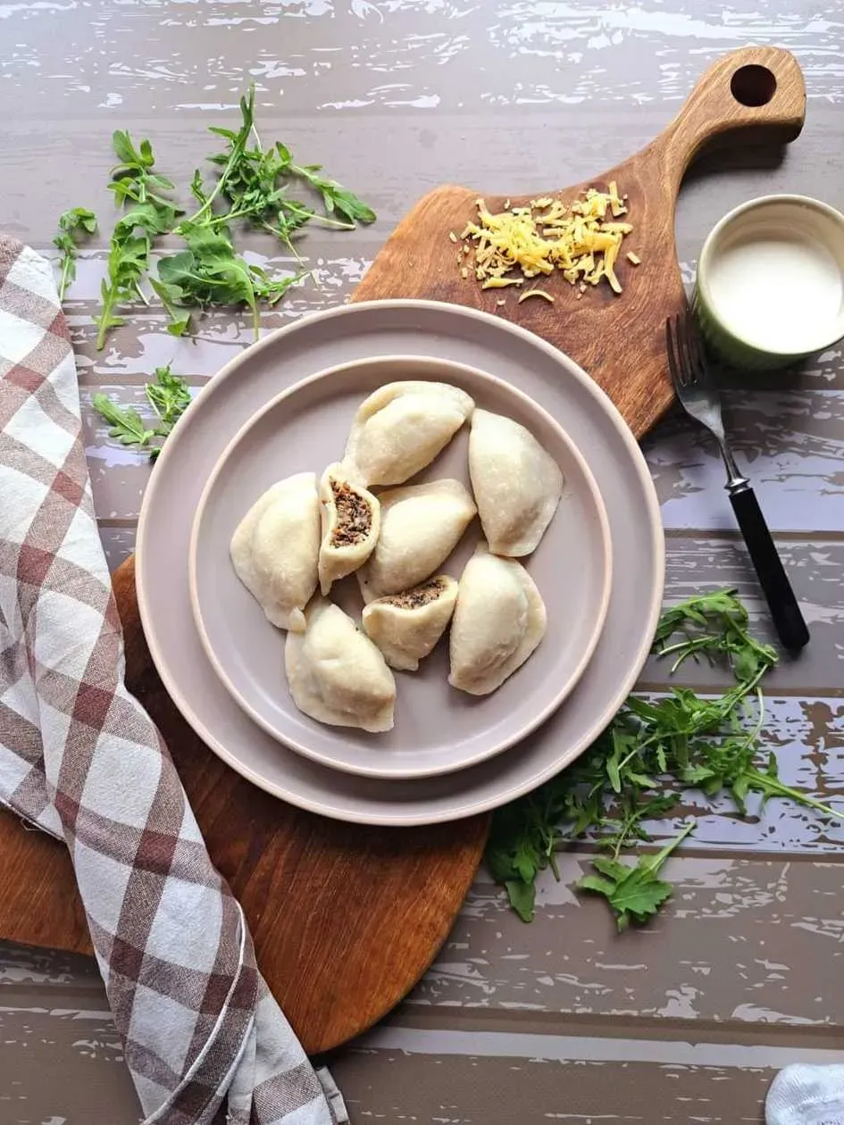 Pierogi z pieczarkami i żółtym serem 11szt 600g