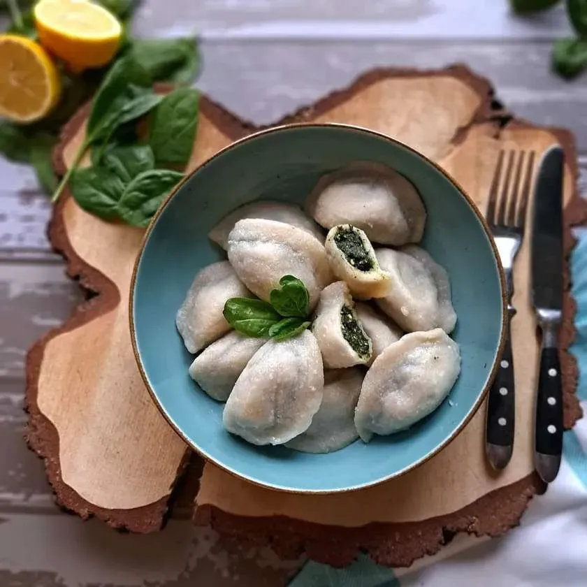 Pierogi z pieczarkami i żółtym serem 8szt 400g