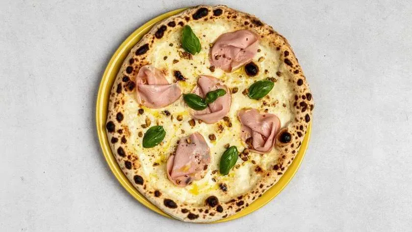 Pizza mortadella e pistacchi