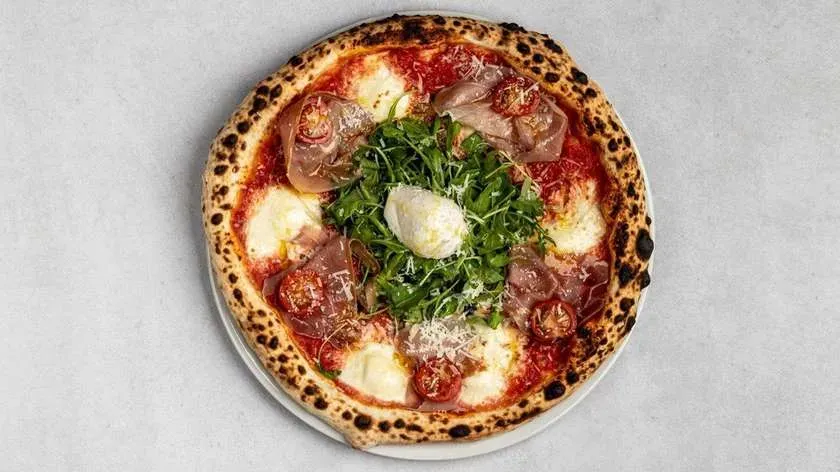 Pizza prosciutto crudo e rucola