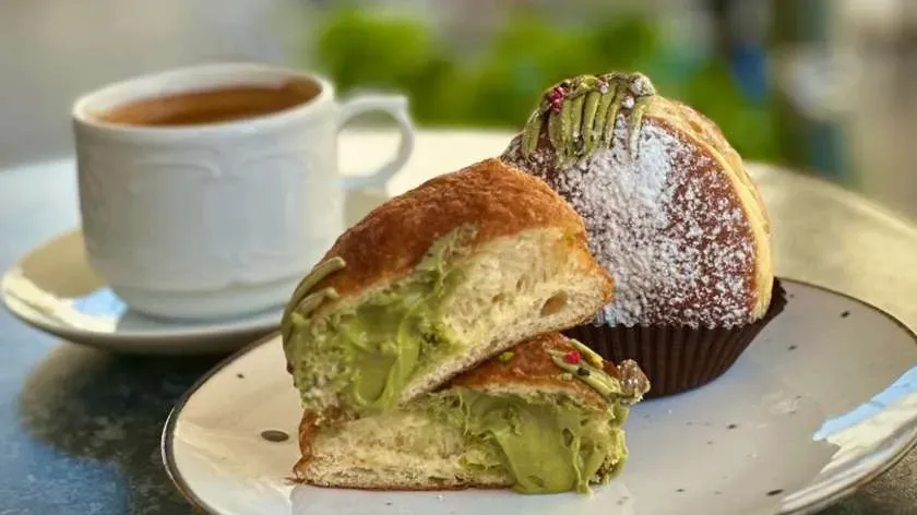 Pączek Z Pistacją