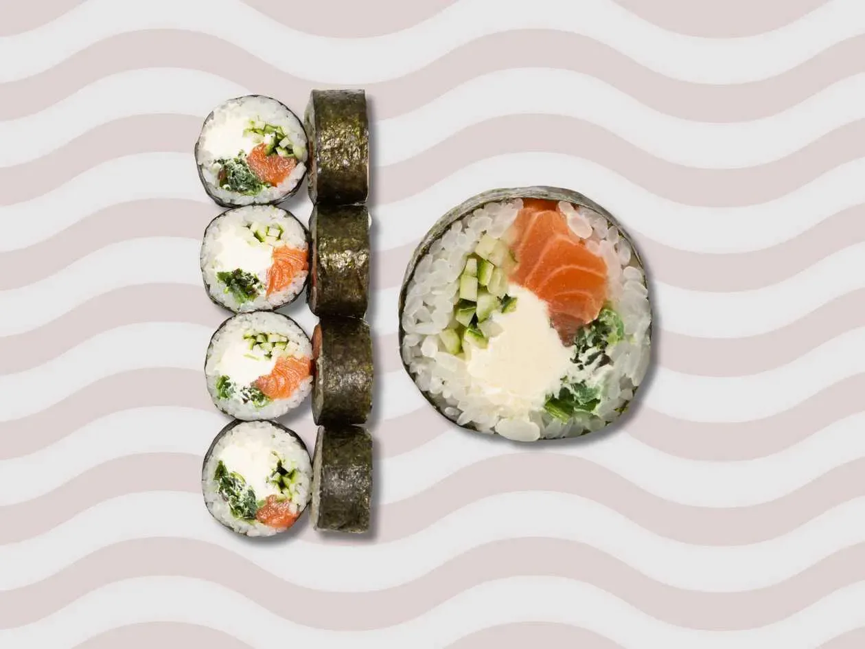 Futomaki z łososiem i wodorostami wakame 280g (8szt)