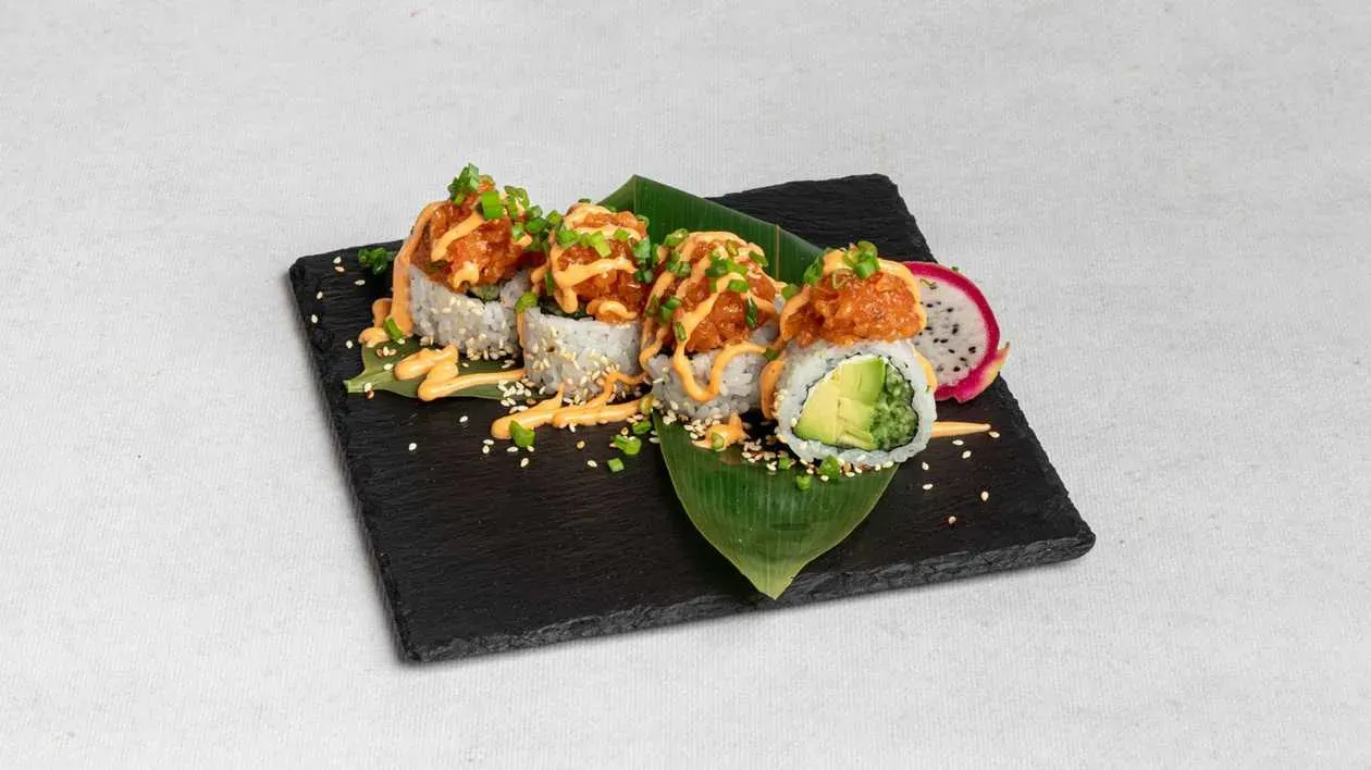 Uramaki Vulcano with Salmon Tartare
