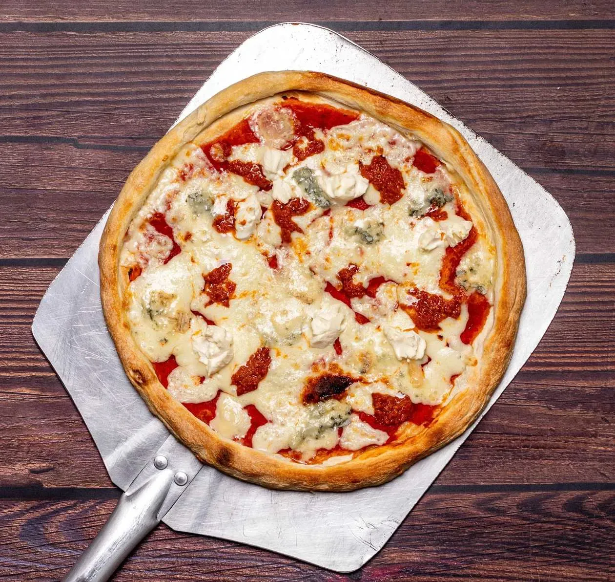 Pizza Quattro Formaggi con Pesto