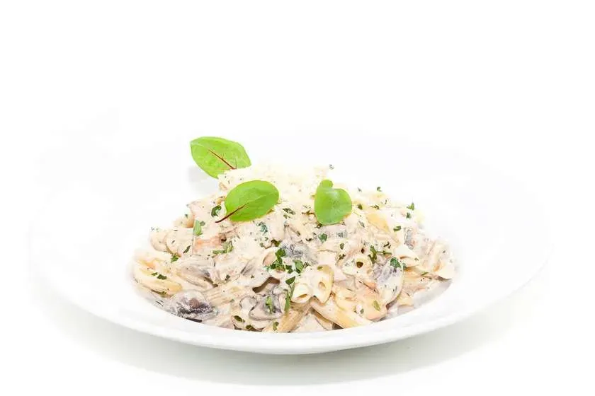 Pasta Pollo con Funghi