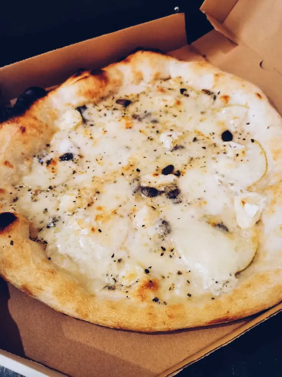 Pizza Cesaria