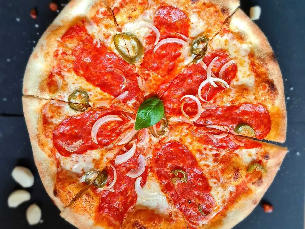 Salami Piccante Pizza