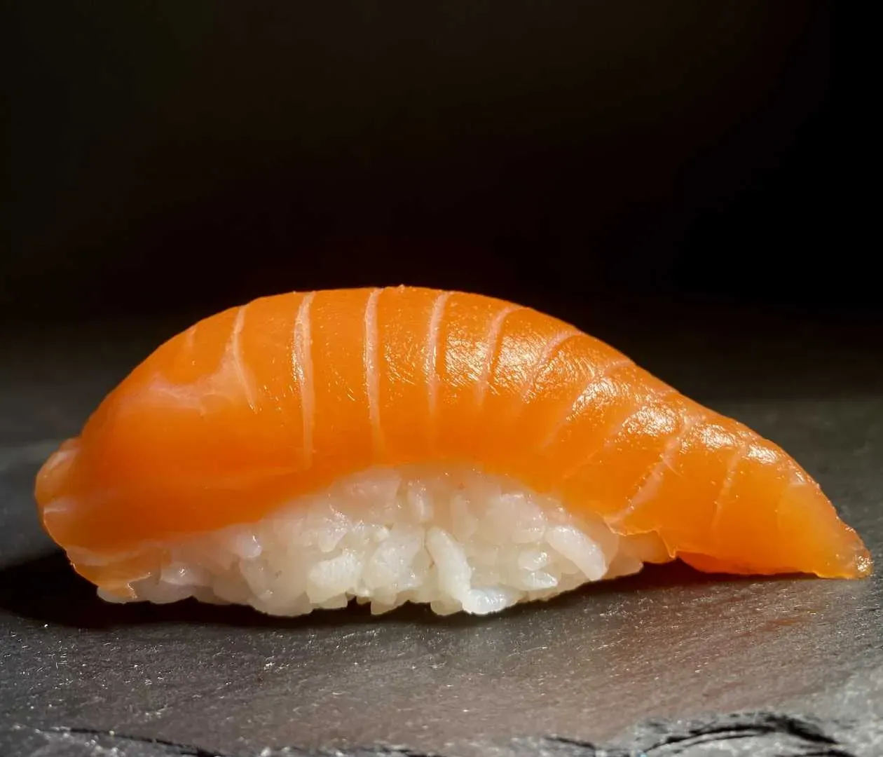 Nigiri z Łososiem (2 sztuki)