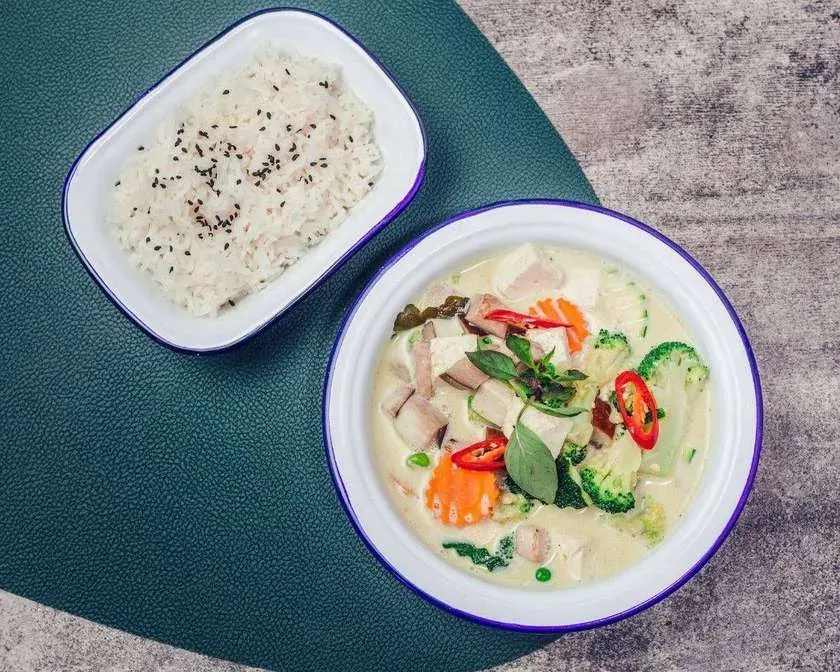 ZIELONE CURRY z warzywami i tofu