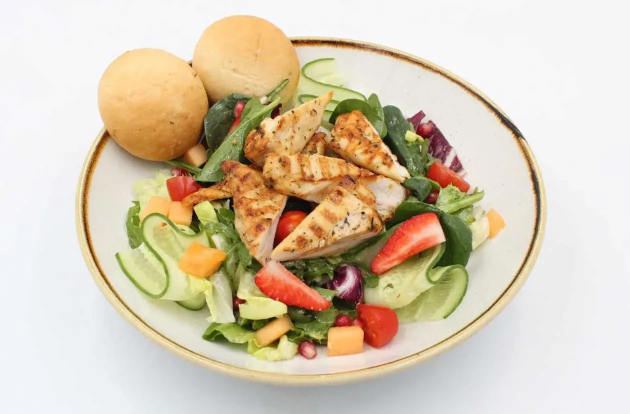 Salad with Grilled Chicken  (vinaigrette sauce)