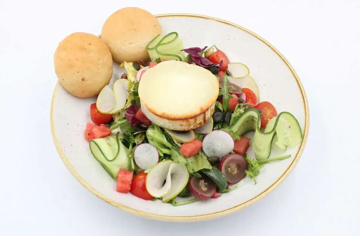 Salad with Grilled Goat Cheese (vinaigrette sauce)