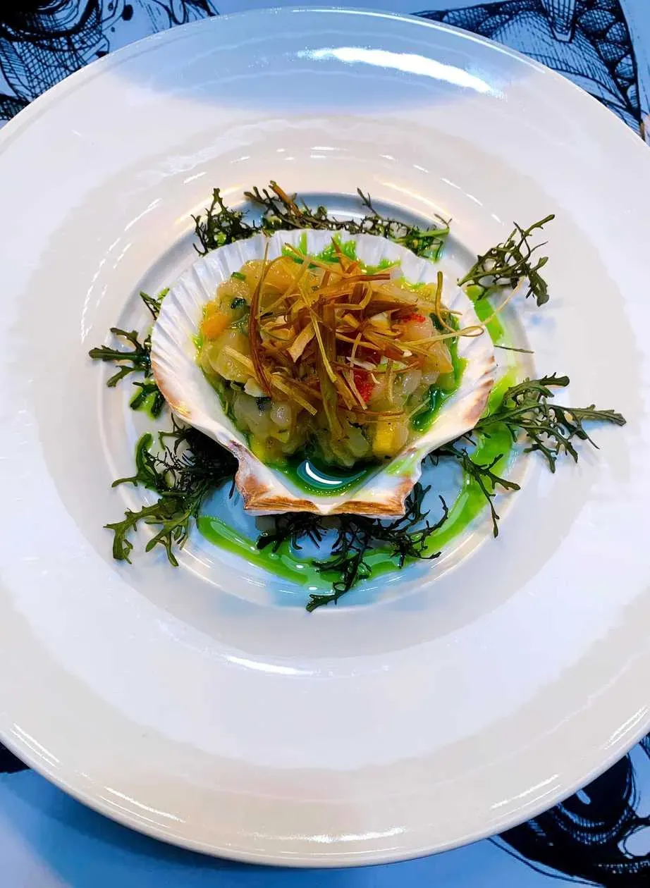 Scallop Tartare with Papaya, Garlic Powder, Tobiko