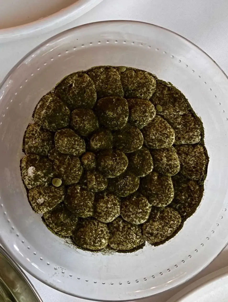 Zielony pudding na bazie naszych biszkoptów z wodą różaną, pieczoną gruszką, konfiturą morelową
