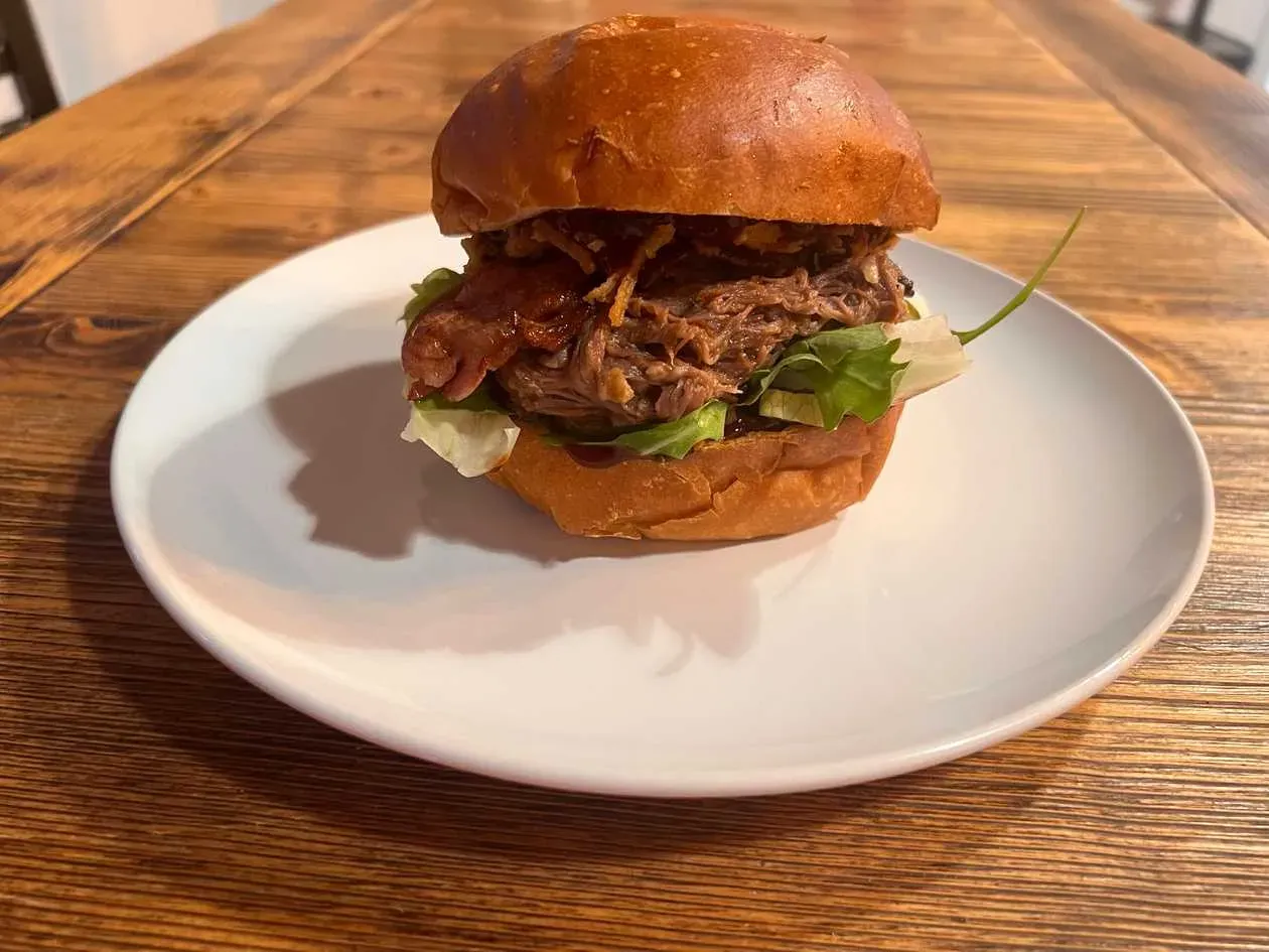 Pulled Beef Burger