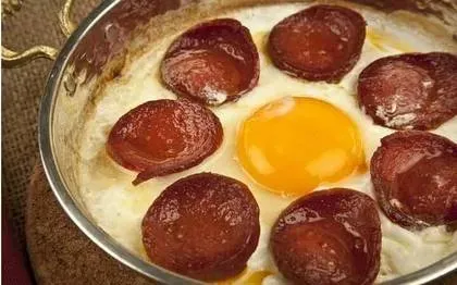 Scrambled Eggs with Sausages