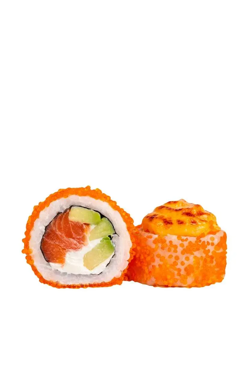 Zapiekany Roll z łososiem i czapką z parmezanu