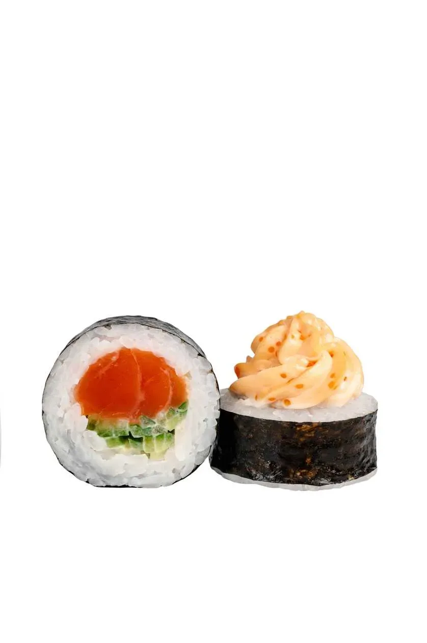 Zapiekany Roll z łososiem i kremową czapką