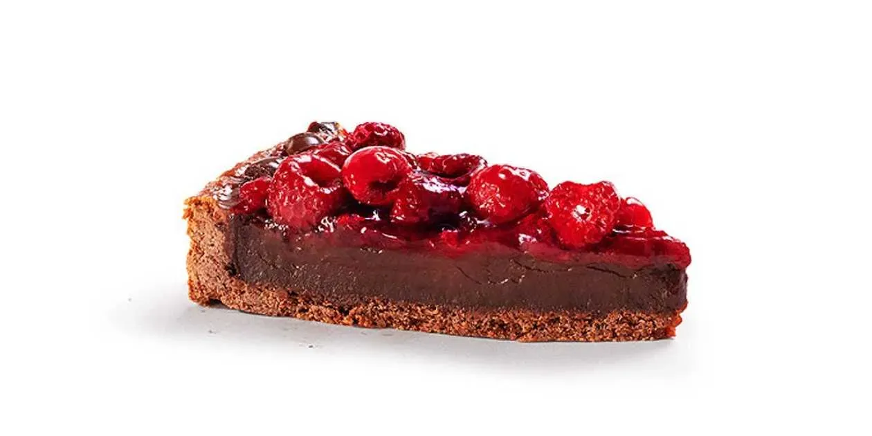 Tarta czekoladowa z malinami