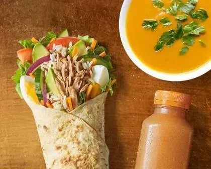 Wrap Tuńczyk Awokado + Zupa + Sok