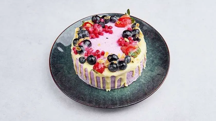Tort śmietanowo - jagodowy 1 kg