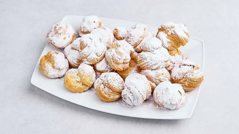 Ptysiaki z bitą śmietaną