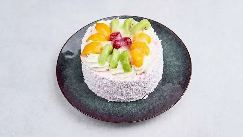 Tort śmietanowo - malinowy 1.7 kg