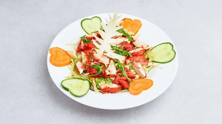 Tikka salad łosoś
