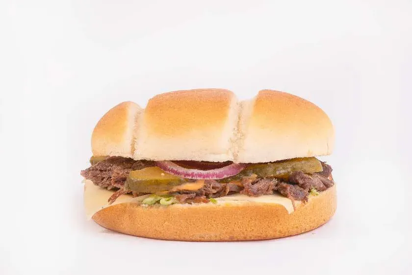 Burger z szarpaną wołowiną