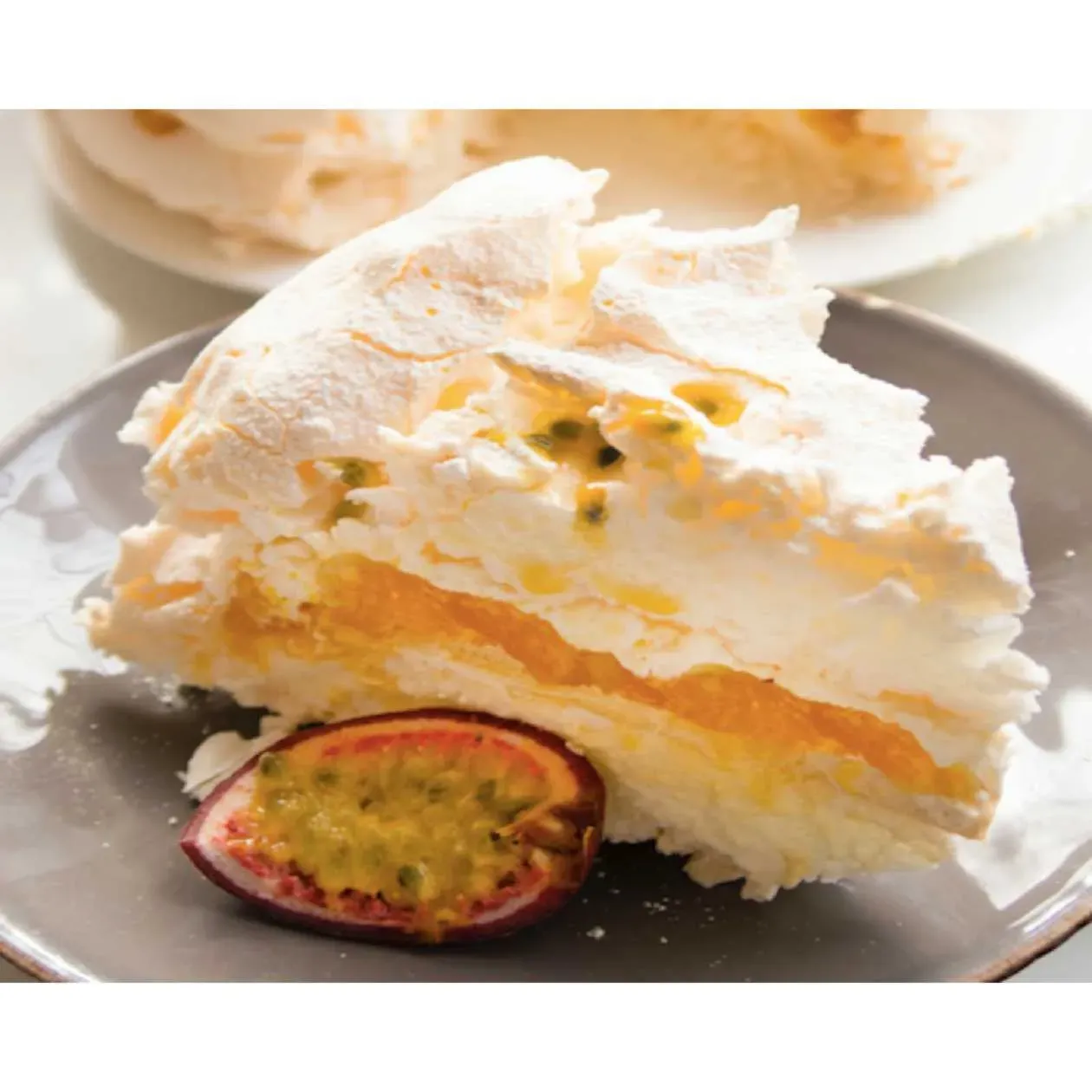 Meringue with passion fruit
