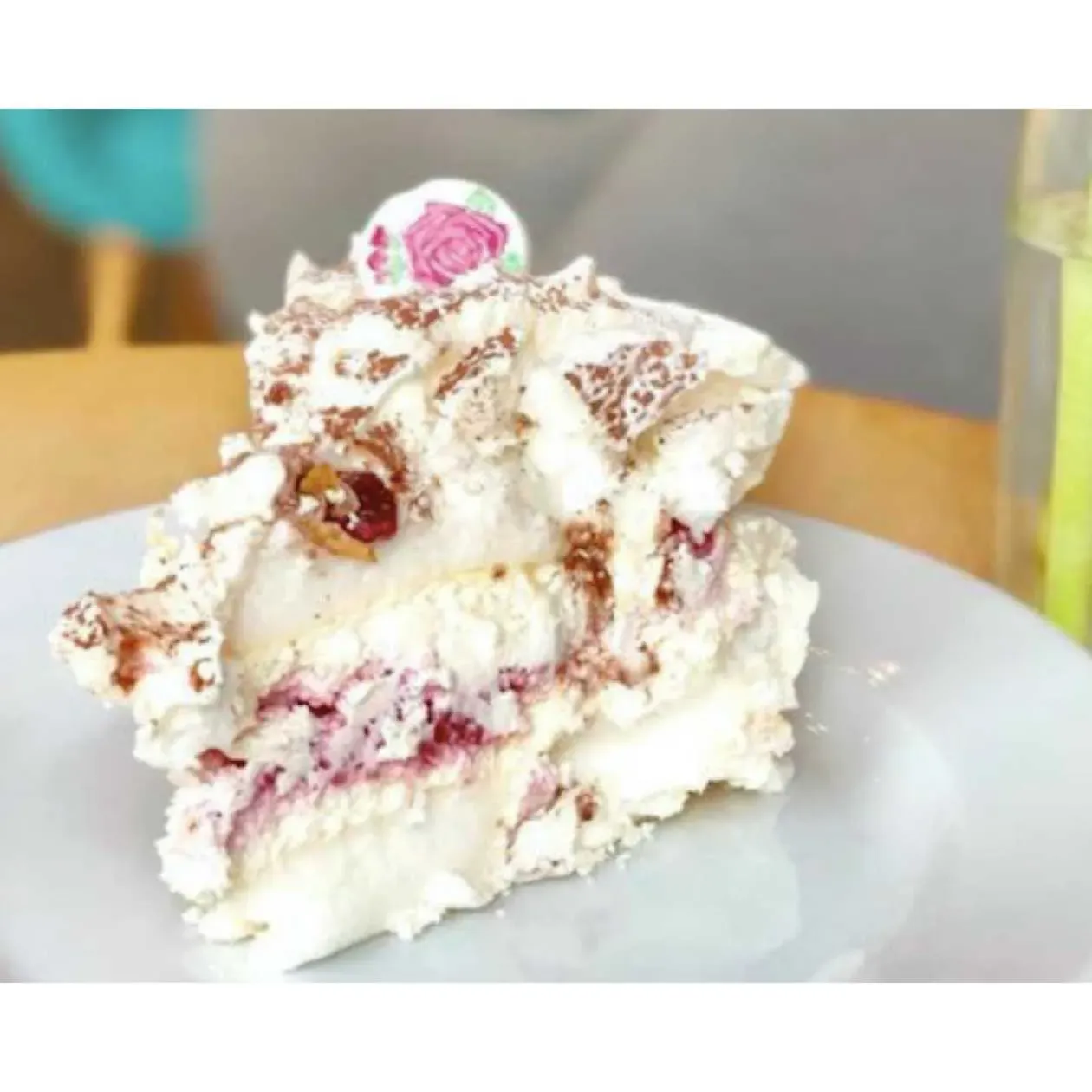 Meringue with Raspberry