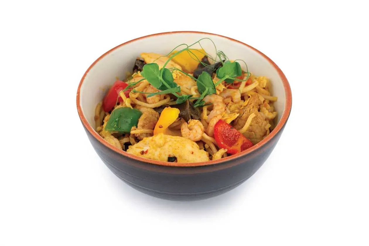 Mixed Hakka Noodles with Shrimps, Chicken, Pork and Mushrooms in Shambala Sauce (350g)