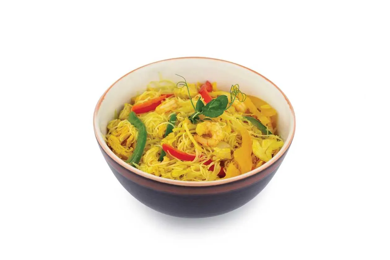 Mixed Rice Noodles with Shrimps, Chicken, Vegetables, and Egg (350g)