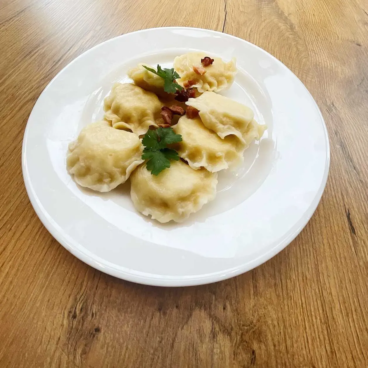 Ręcznie lepione pierożki z liśćmi szpinaku i fetą 7szt.