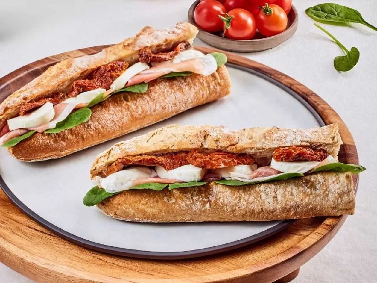 Bagietka firmowa - prosciutto + mozzarella