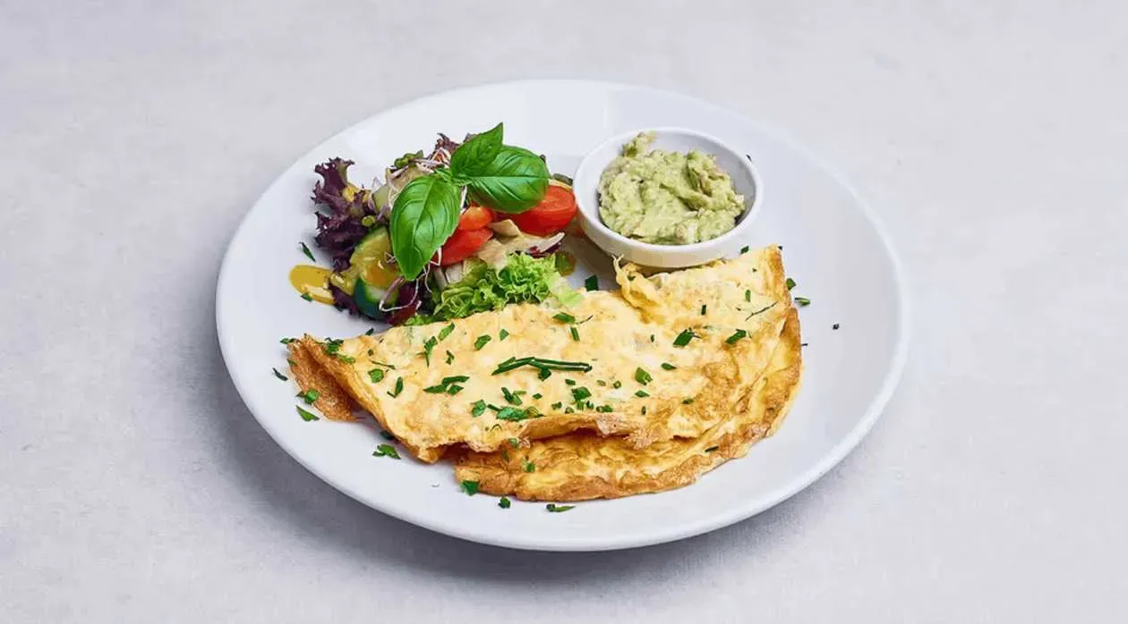 Omlet z cukinii z awokado