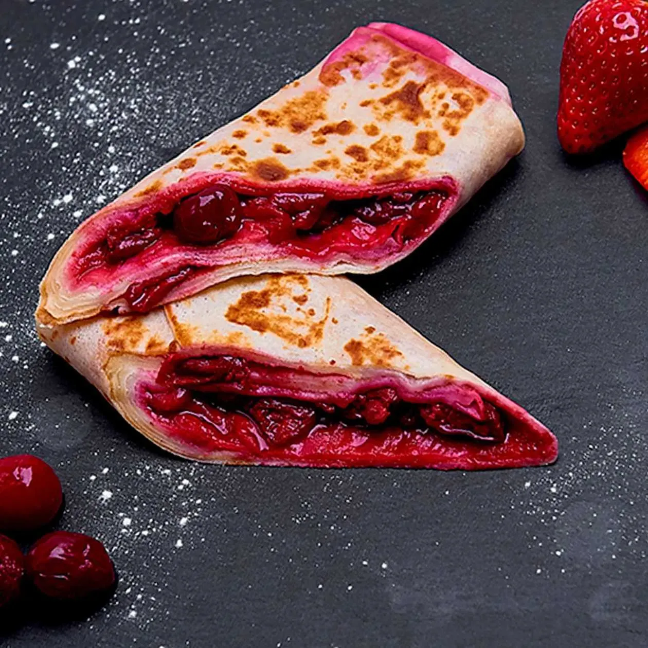 Strawberry pancake with cherries (275g)