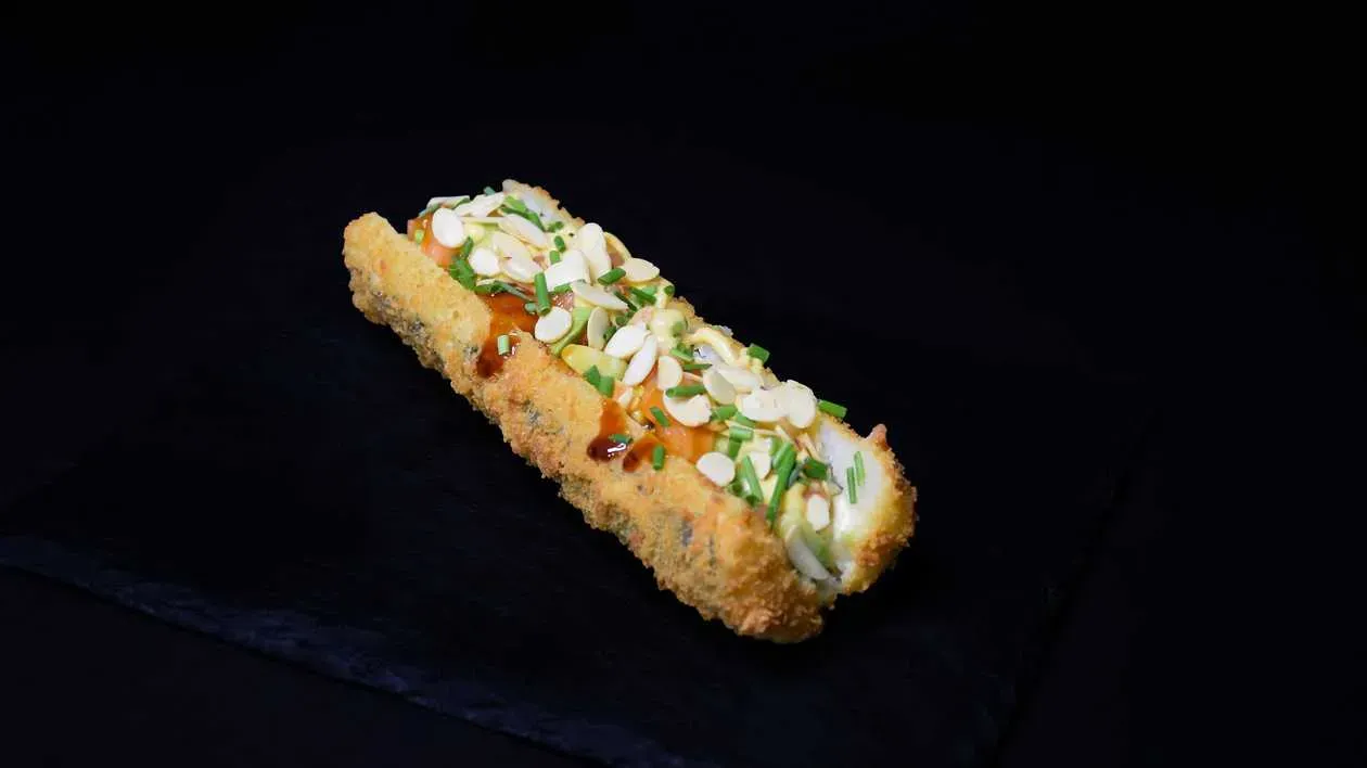 Hot dog z tuńczykiem