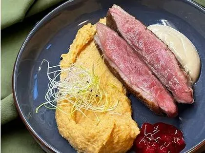KACZKA Z PUREE Z BATATU