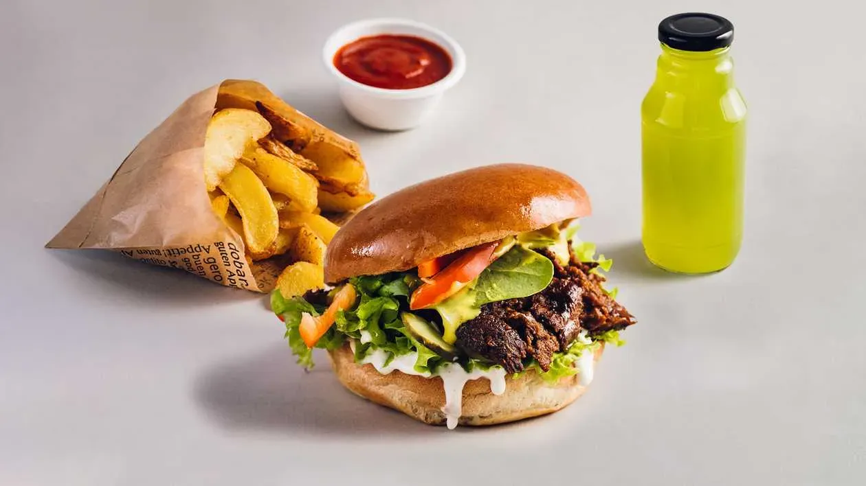 Vegan Pastrami Burger Set