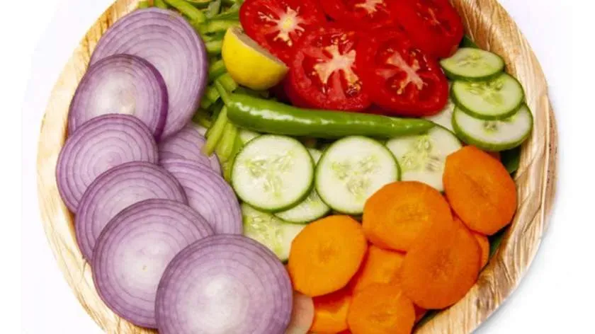 Fresh vegetable salad (vegan)