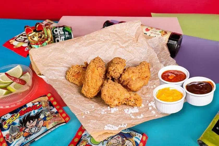 Crispy wings - panierowane + sos