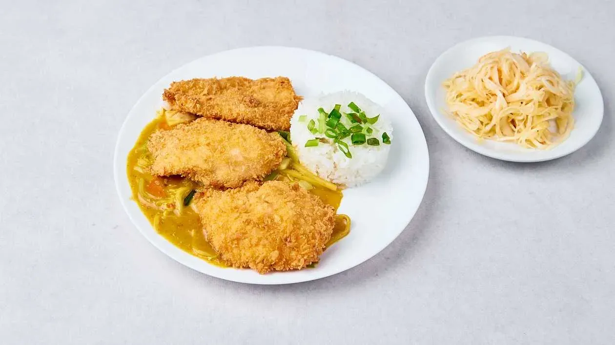 Crispy Chicken with Vegetable/Spicy/Curry Sauce