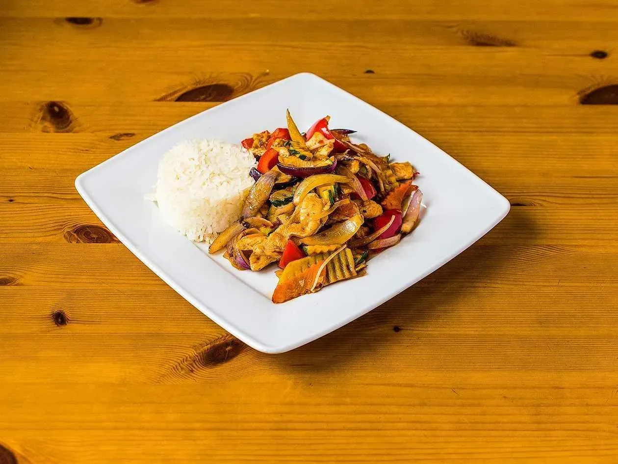 Chicken with Bamboo & Mun Mushroom