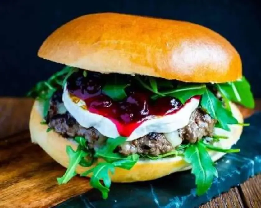Camembert Burger.