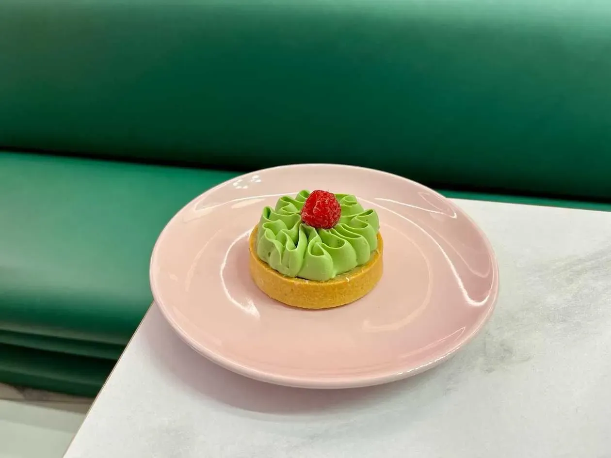 Raspberry - pistacchio tart