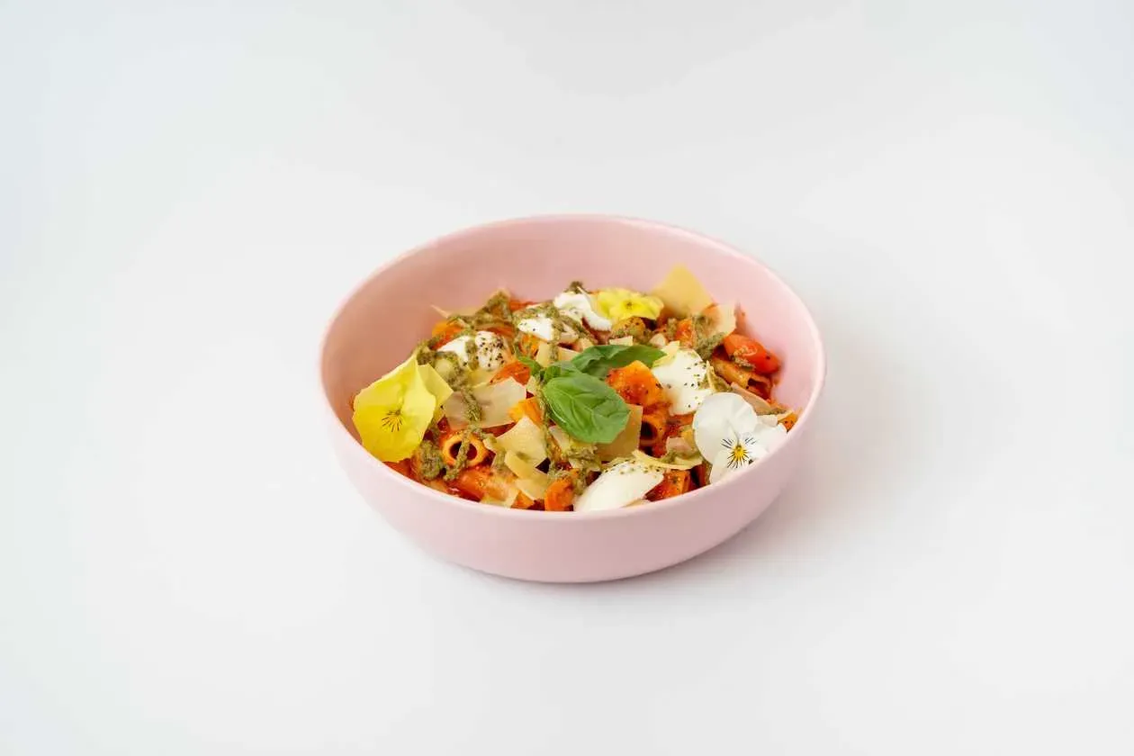 Rigatoni with Mozzarella and Tomatoes