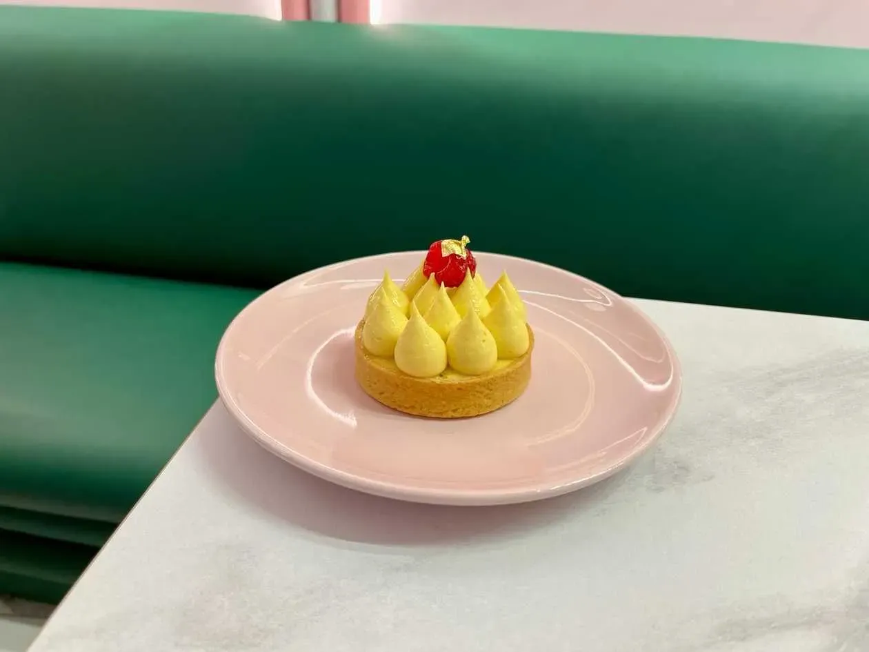 Mango - passion fruit tart