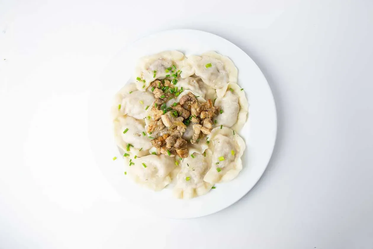 Wareniki with potatoes with pork scratchings and sour cream 10 pcs.