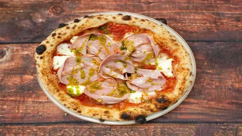 Pizza Mortadella a pistaccio